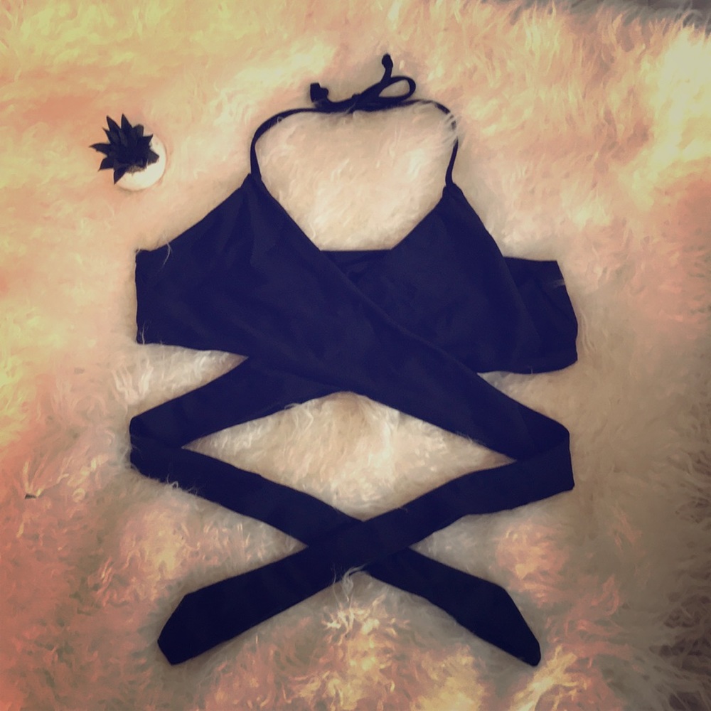 Black cross cross bikini 👙 top large